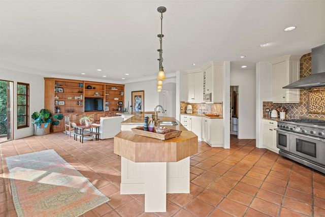 2563 Via Pisa, Del Mar, CA 92014