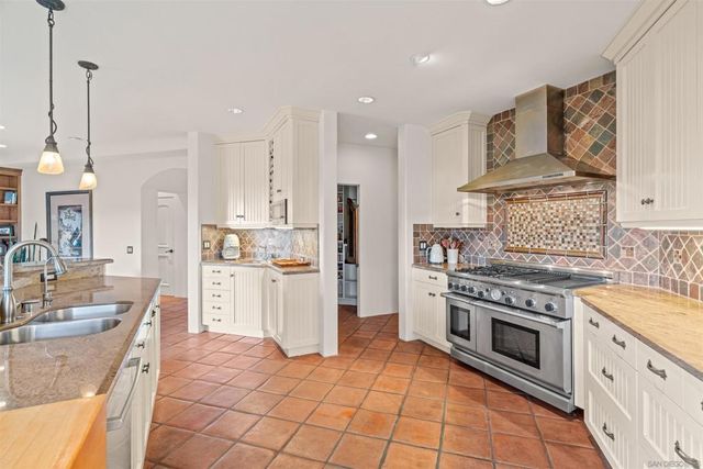 2563 Via Pisa, Del Mar, CA 92014