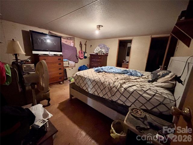 126 West Street, Ellenboro, NC 28040
