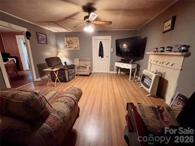 126 West Street, Ellenboro, NC 28040