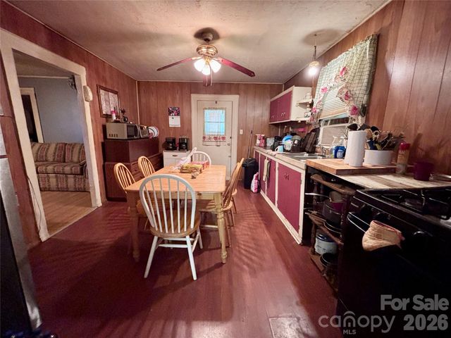 126 West Street, Ellenboro, NC 28040