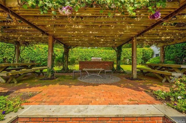 16 Beach Road, Northport, NY 11768