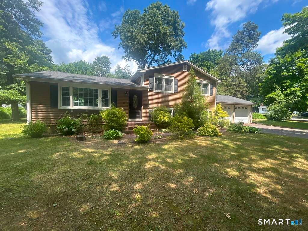 21 Larson Drive, North Haven, CT 06473