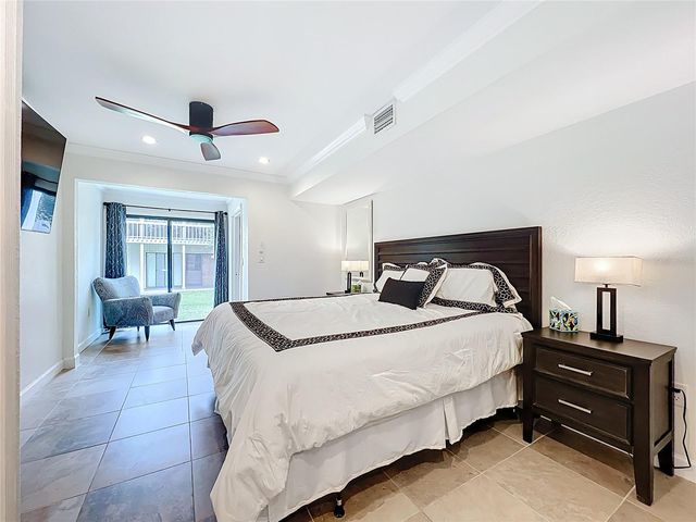 2220 BAHIA VISTA ST G4, Sarasota, FL 34239