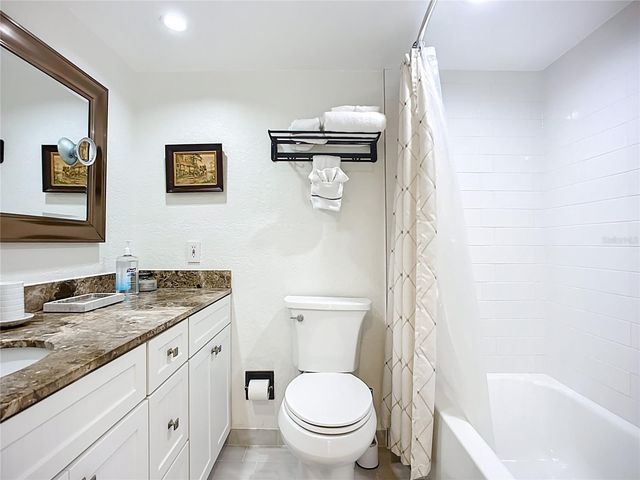 2220 BAHIA VISTA ST G4, Sarasota, FL 34239