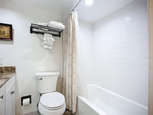 2220 BAHIA VISTA ST G4, Sarasota, FL 34239