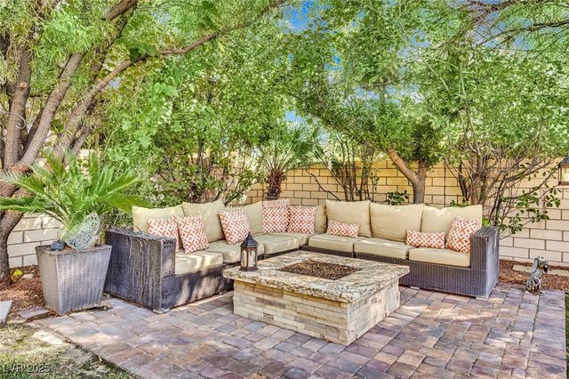 8817 Tierra Hope Court, Las Vegas, NV 89143