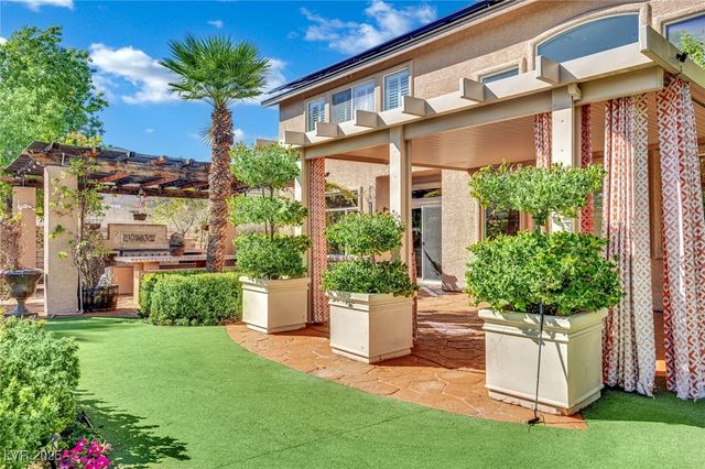 8817 Tierra Hope Court, Las Vegas, NV 89143