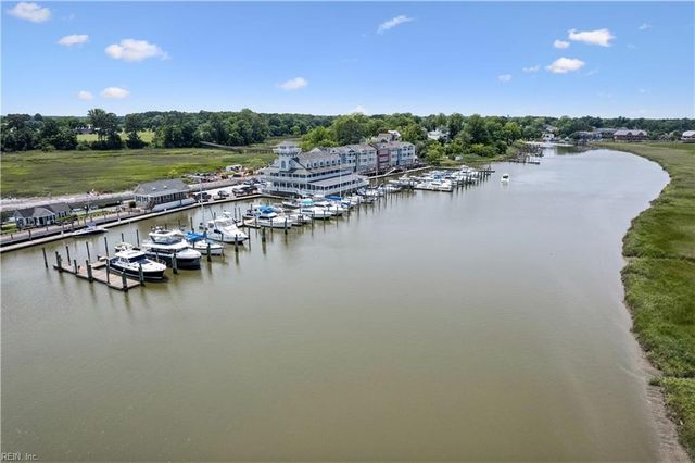 1314 Wharf Hill DR, Smithfield, VA 23430