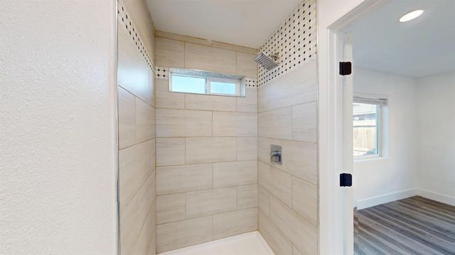 105 Pleasant St, Modesto, CA 95354