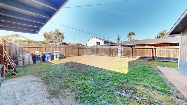 105 Pleasant St, Modesto, CA 95354