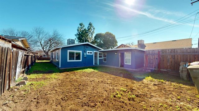 105 Pleasant St, Modesto, CA 95354