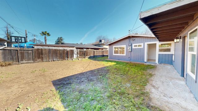 105 Pleasant St, Modesto, CA 95354