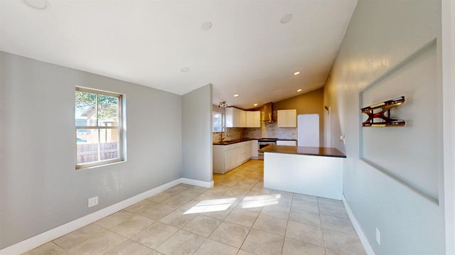 105 Pleasant St, Modesto, CA 95354