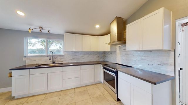 105 Pleasant St, Modesto, CA 95354