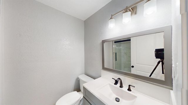 105 Pleasant St, Modesto, CA 95354