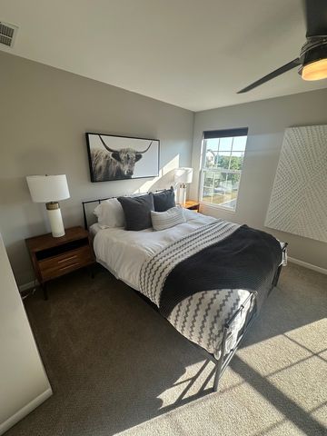 15371 Sheffield Square Parkway, Orland Park, IL 60462