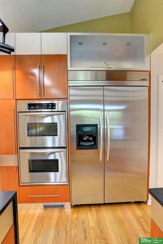 6018 Country Club Oaks Plaza, Omaha, NE 68152