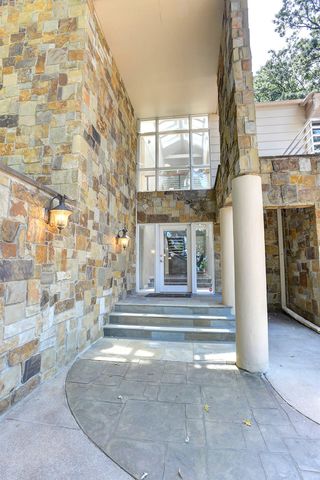 6018 Country Club Oaks Plaza, Omaha, NE 68152