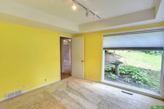 6018 Country Club Oaks Plaza, Omaha, NE 68152