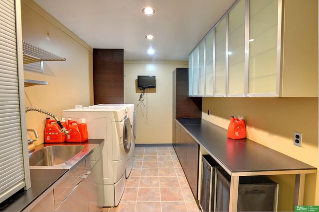 6018 Country Club Oaks Plaza, Omaha, NE 68152