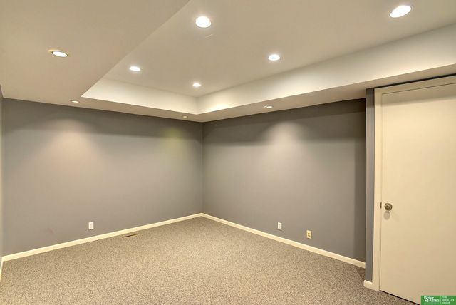 6018 Country Club Oaks Plaza, Omaha, NE 68152