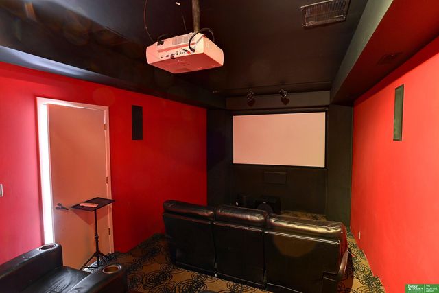 6018 Country Club Oaks Plaza, Omaha, NE 68152