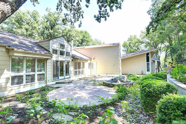 6018 Country Club Oaks Plaza, Omaha, NE 68152