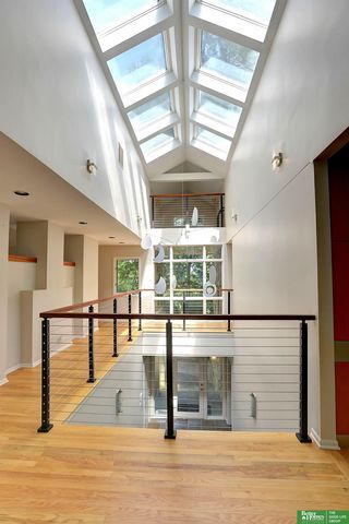 6018 Country Club Oaks Plaza, Omaha, NE 68152