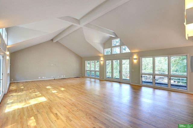 6018 Country Club Oaks Plaza, Omaha, NE 68152