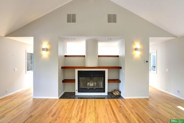 6018 Country Club Oaks Plaza, Omaha, NE 68152