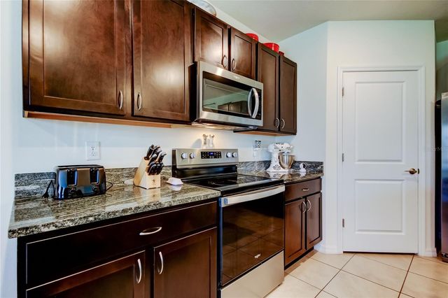 2933 MAIDEN GRASS ISLE, Wesley Chapel, FL 33543