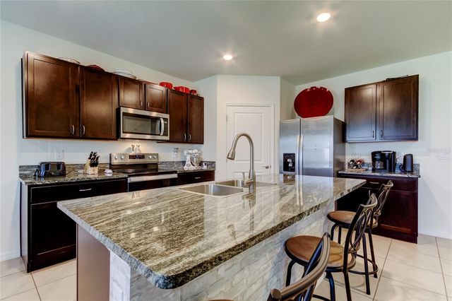 2933 MAIDEN GRASS ISLE, Wesley Chapel, FL 33543