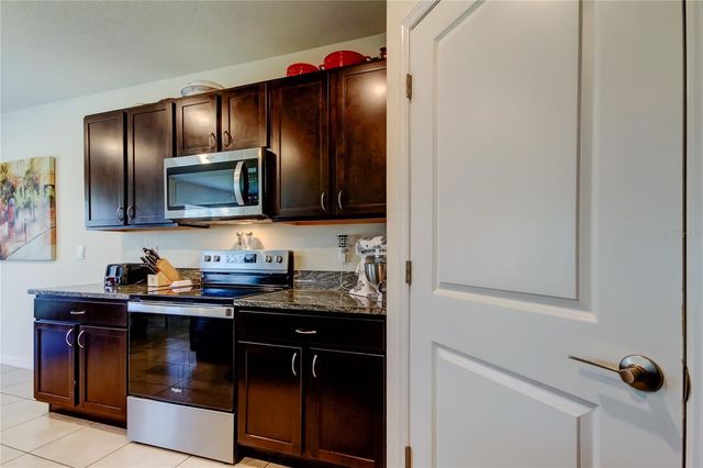 2933 MAIDEN GRASS ISLE, Wesley Chapel, FL 33543