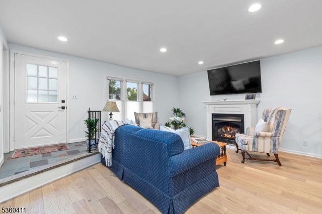 8 Maddaket, Scotch Plains Twp., NJ 07076