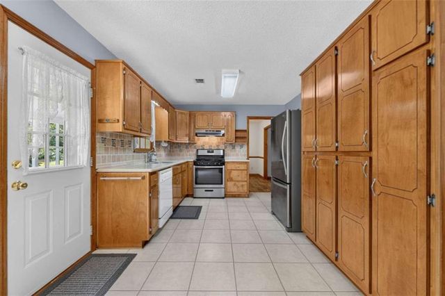 230 Pine Tree Lane, Mcdonough, GA 30252