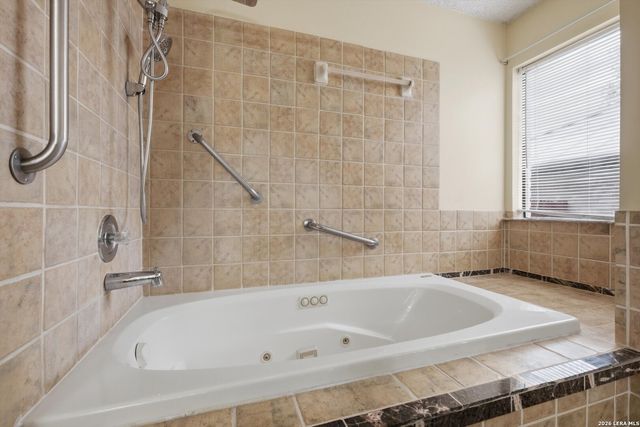 6118 Windy Knoll, Windcrest, TX 78239