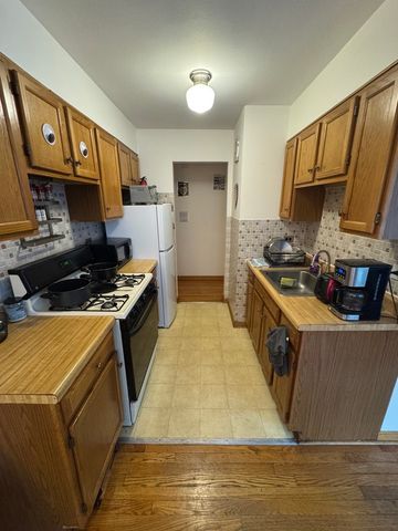 4105 W Cullom Avenue 2B, Chicago, IL 60641