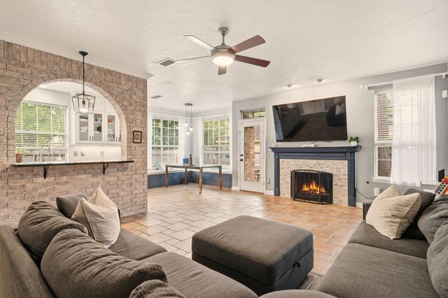 60 W Twinberry Place, The Woodlands, TX 77381