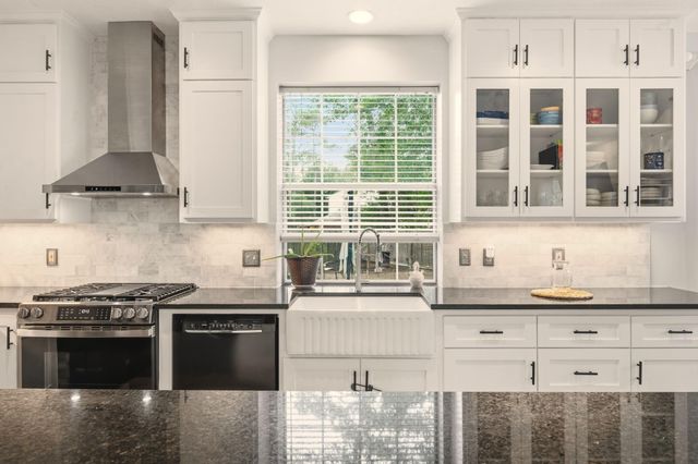 60 W Twinberry Place, The Woodlands, TX 77381