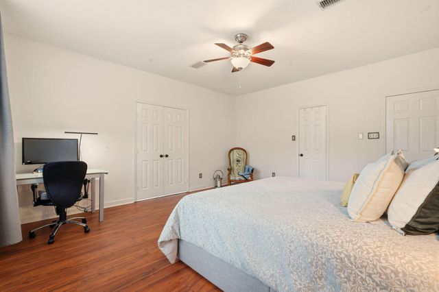 60 W Twinberry Place, The Woodlands, TX 77381