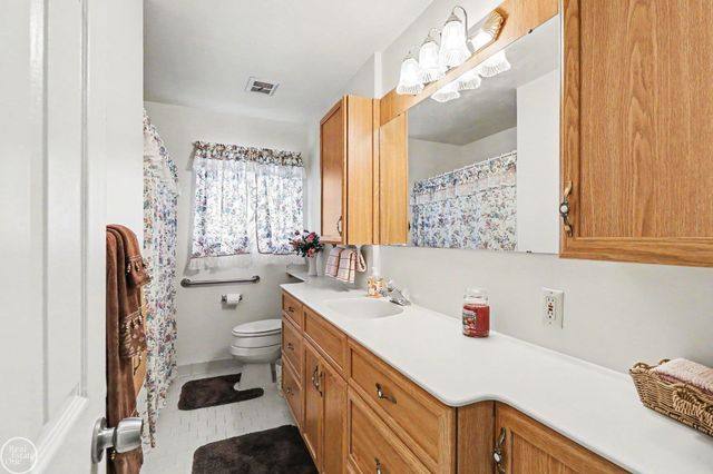 6181 N Bankle Court, Dearborn Heights, MI 48127