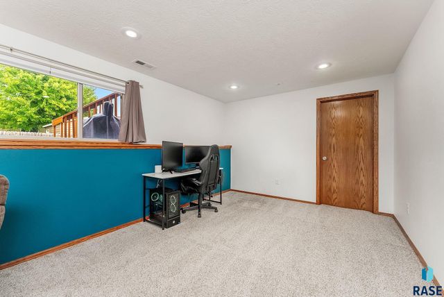 4700 S Vista Park Ave, Sioux Falls, SD 57106