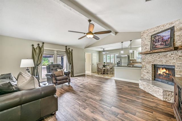 705 W Edgewood Drive, Friendswood, TX 77546