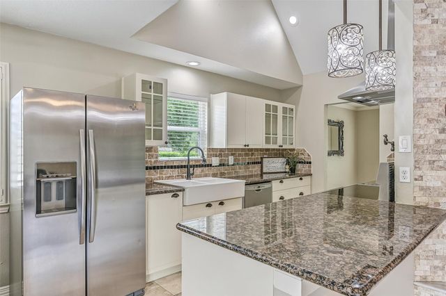 705 W Edgewood Drive, Friendswood, TX 77546