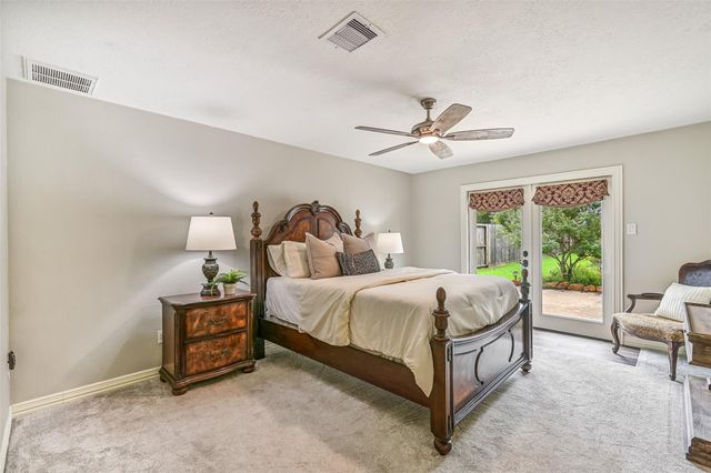 705 W Edgewood Drive, Friendswood, TX 77546