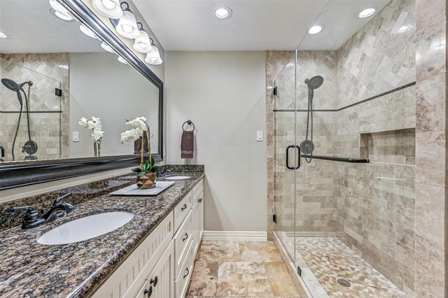705 W Edgewood Drive, Friendswood, TX 77546