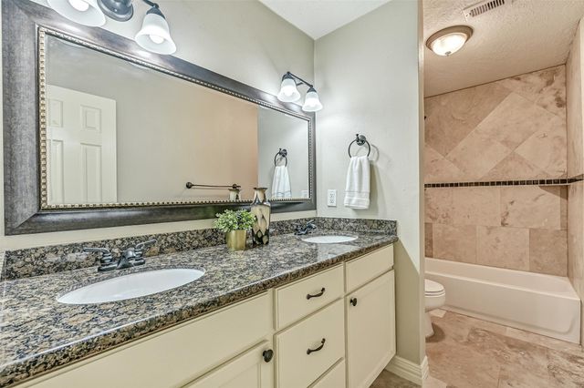 705 W Edgewood Drive, Friendswood, TX 77546