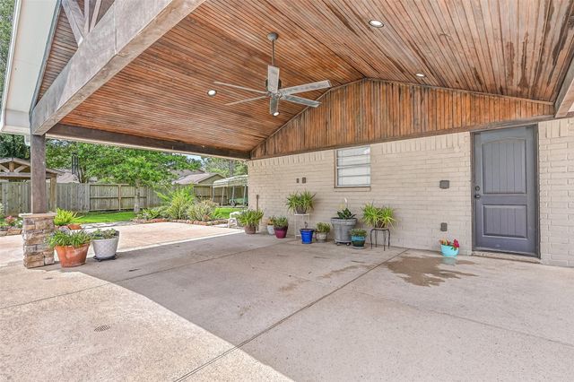 705 W Edgewood Drive, Friendswood, TX 77546