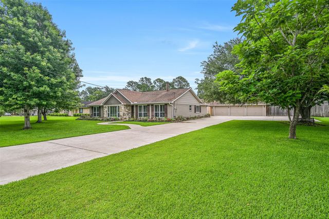 705 W Edgewood Drive, Friendswood, TX 77546